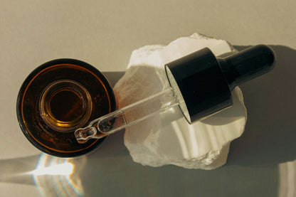 tsoji-tea-tree-essential-oil-dropper-ingredient